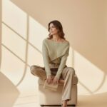 Pull Lurex À Effet Croisé Dos Élégance Lumineuse