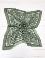 Écharpe Bandana Graphique en Viscose Fluide – Image 5