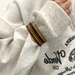 Bracelet Multi-Joncs Résine aux Détails Dorés