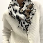 Écharpe Léopard Pailletée – Chic Sauvage Lumineux