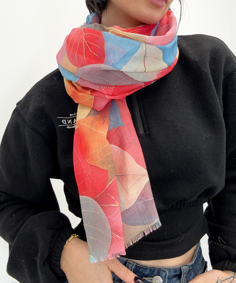 IMG_1598 Écharpe Feuillage Graphique – Élégance Automnale – Image 1
