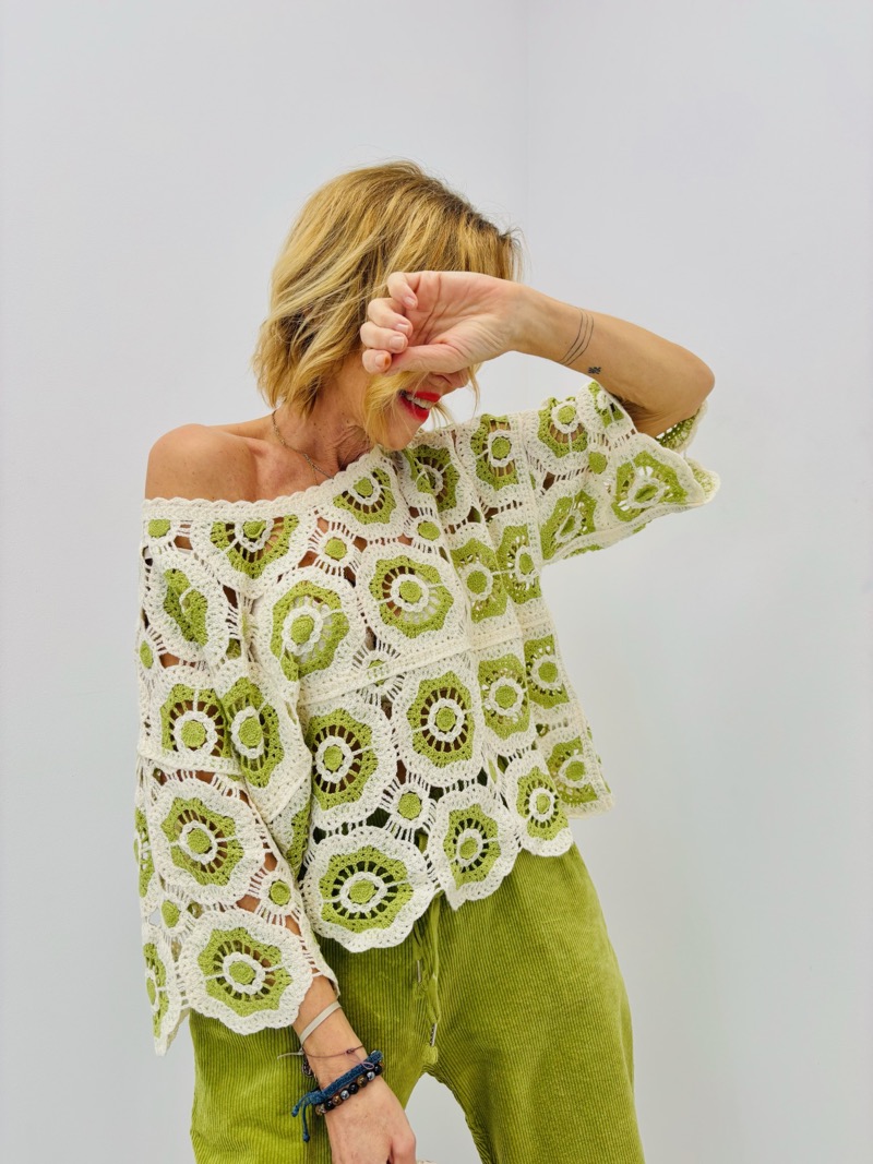 IMG_1942 Pull Crochet Bohème à Motifs Floraux – Image 1