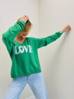 Pull Col V “Love” En Maille Douce – Image 4