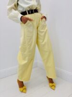 Pantalon Ceinturé Coupe Barrel – Allure Moderne et Structurée – Image 8