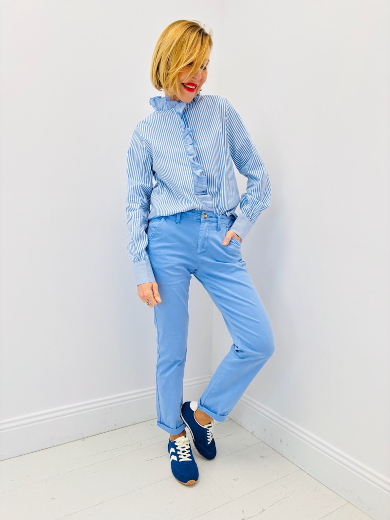 IMG_3258 Chemise Rayée à Volants en Coton – élégance graphique et féminité moderne – Image 1