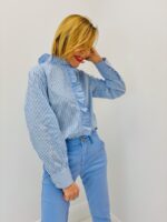 Chemise Rayée à Volants en Coton – élégance graphique et féminité moderne – Image 2