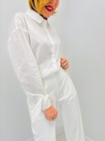 Chemise Blanche en Coton avec Nœuds aux Manches – minimalisme chic et détail mode – Image 3