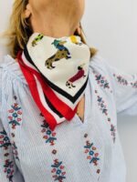 Carré Teckel Fantaisie aux Bordures Contrastées – Image 3