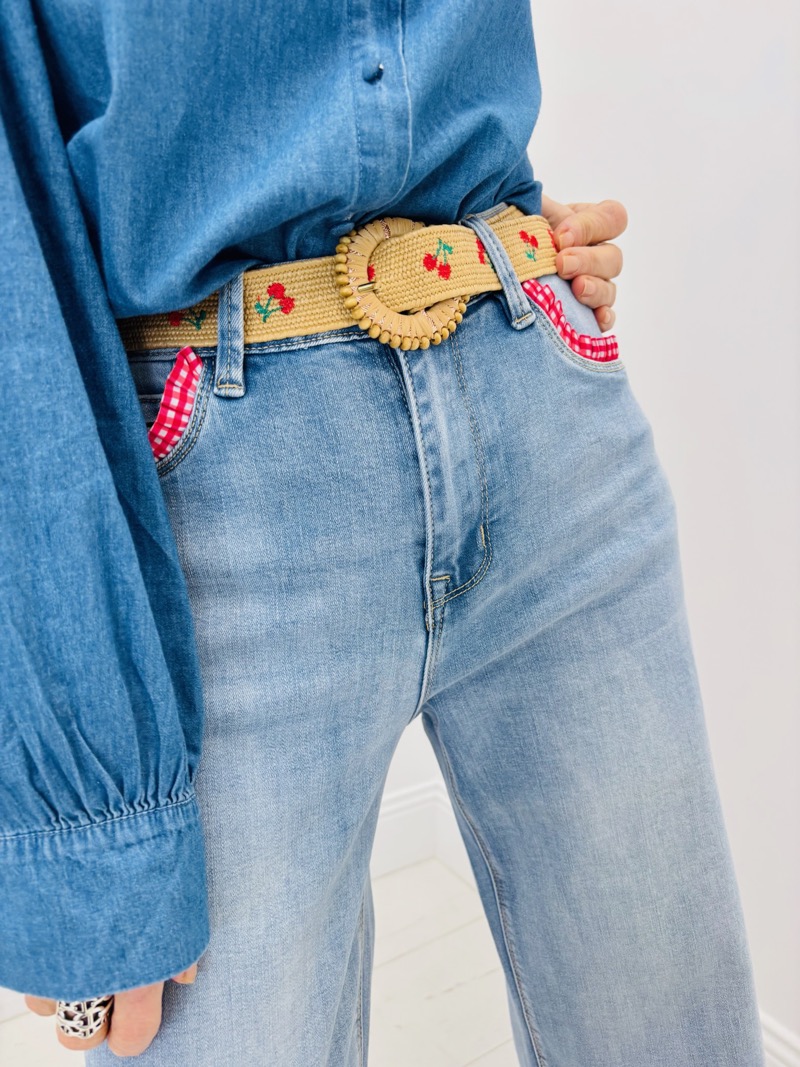 IMG_3590 Jean Coupe Wide Leg ceinturé – allure bohème et détail signature – Image 1