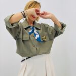 Chemise Esprit Saharienne à Détail Foulard – allure chic décontractée