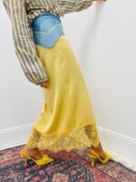 Jupe Satinée Fluide Avec Finition Dentelle