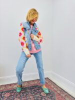 Veste En Jean Avec Manches Crochet Et Fleurs Brodées – Image 2