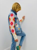 Veste En Jean Avec Manches Crochet Et Fleurs Brodées – Image 3