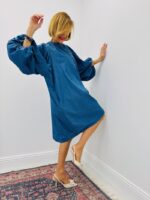 Robe en Denim Léger aux Manches Bouffantes Élégantes – Image 3