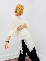 T-shirt Oversize À Détails Dentelle – Esprit Casual Chic – Image 2