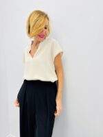 Top À Col V Fluide – Élégance Minimaliste – Image 3