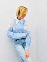 Chemise Rayée Oversize aux Détails Dentelle Raffinés – Image 4