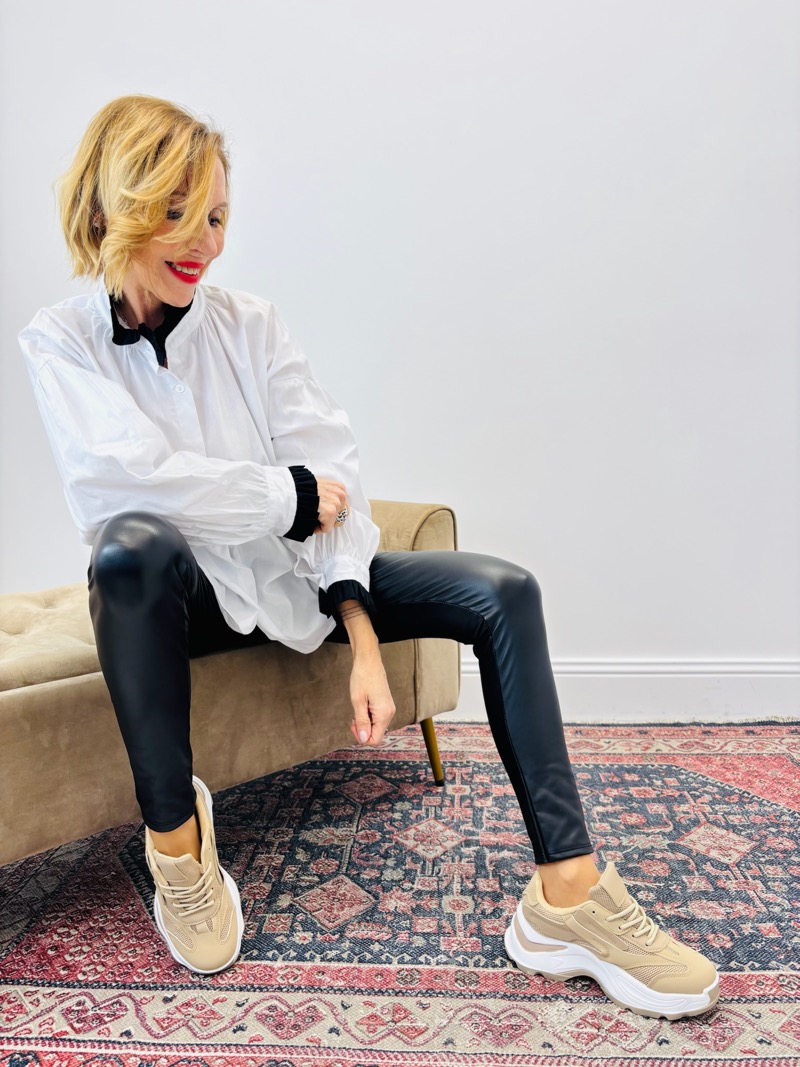 IMG_4796 Chemise À Col Victorien – Élégance Romantique – Image 1