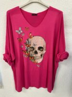 T-shirt fluide col V imprimé artistique crâne & papillons – Grande taille – Image 6