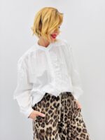 Blouse À Volants Devant – Élégance Romantique Et Intemporelle