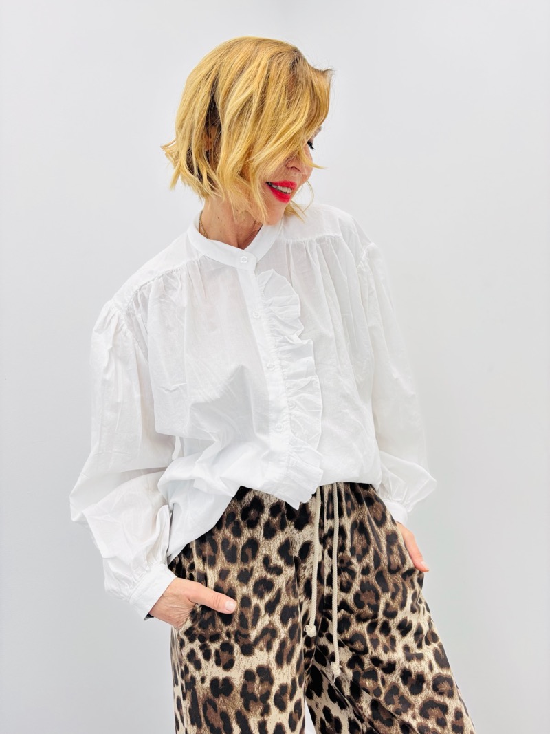 IMG_5256 Blouse À Volants Devant – Élégance Romantique Et Intemporelle – Image 1