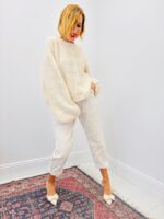 Pull Doux À Manches Amples – Couleurs Tendres Et Confort Moderne – Image 5