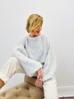 Pull Doux À Manches Amples – Couleurs Tendres Et Confort Moderne