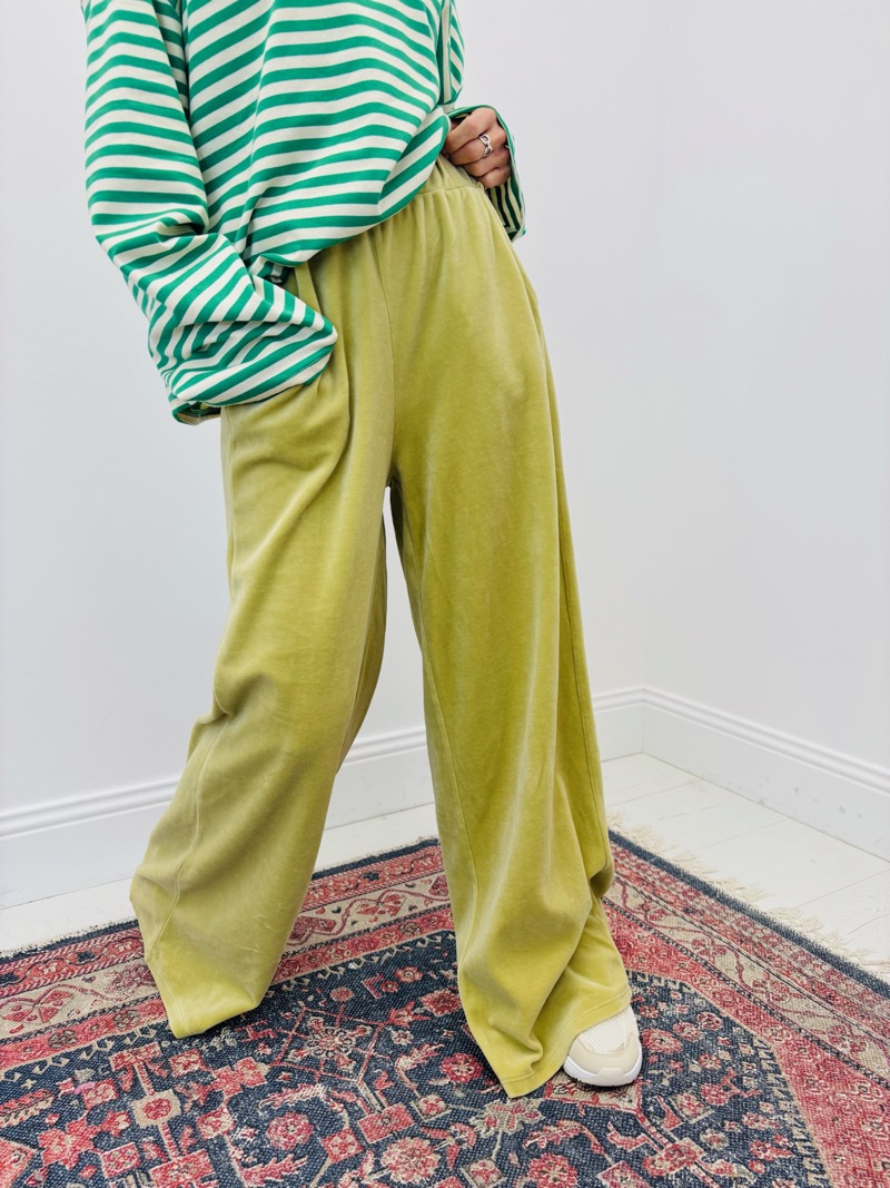 IMG_5752 Pantalon Jogg En Velours Coupe Large – Image 1