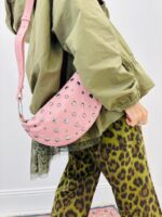 Sac Banane Clouté – Style Urbain Et Touche Rock Chic