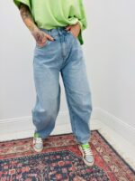 Jean Coupe Barrel – Denim Tendance & Volume Moderne – Image 3