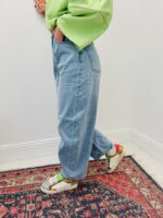 Jean Coupe Barrel – Denim Tendance & Volume Moderne – Image 4