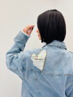 Veste Denim à Détails Cœur – Esprit Casual & Tendance – Image 4