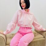 Chemise en Coton à Col Volanté – Élégance Douce & Féminine