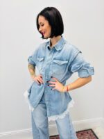 Chemise Denim Oversize à Finition Dentelle – Casual Chic & Féminin – Image 4