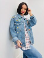 Veste Denim Oversize à Pins & Badges – Esprit Vintage & Urbain – Image 5