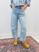 Jean Coupe Barrel Délavé Clair – Modernité & Confort Tendance