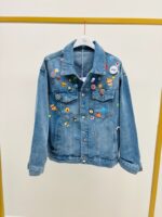 Veste Denim Oversize à Pins & Badges – Esprit Vintage & Urbain – Image 2
