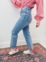 Jean Coupe Droite à Détails Colorés – Intemporel Revisité