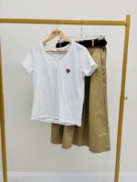 T-Shirt Femme En Coton Col V Avec Cœur Léopard Brodé – Image 2