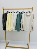 Pull En Viscose À Col Montant Et Détails Boutonnés – Image 3