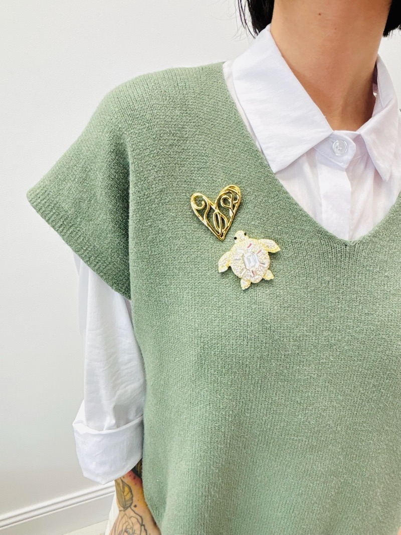 IMG_7578 Broche Tortue Dorée – Bijou Fantaisie Chic & Symbolique – Image 1