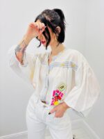 Chemise Blanche À Patchs Colorés & Message Dos – Esprit Bohème Fun – Image 4