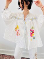 Chemise Blanche À Patchs Colorés & Message Dos – Esprit Bohème Fun – Image 7