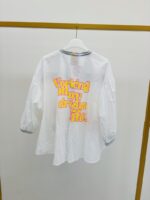 Chemise Blanche À Patchs Colorés & Message Dos – Esprit Bohème Fun – Image 3