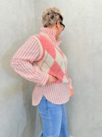 Pull sans manches à losanges rose et écru – Grande Taille – Esprit rétro chic et confort moderne – Image 6