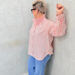 Chemise rayée rose et blanche avec col volanté – Grande Taille – Fraîcheur et élégance féminine