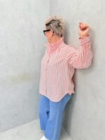 Chemise rayée rose et blanche avec col volanté – Grande Taille – Fraîcheur et élégance féminine