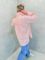 Chemise rayée rose et blanche avec col volanté – Grande Taille – Fraîcheur et élégance féminine – Image 3