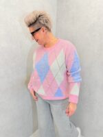Pull en maille à losanges rose, écru et bleu – Grande Taille – Esprit rétro doux et tendance – Image 5