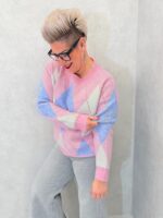 Pull en maille à losanges rose, écru et bleu – Grande Taille – Esprit rétro doux et tendance – Image 4